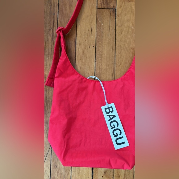 Baggu Small Nylon Sling in Candy Apple - Picture 2 of 4